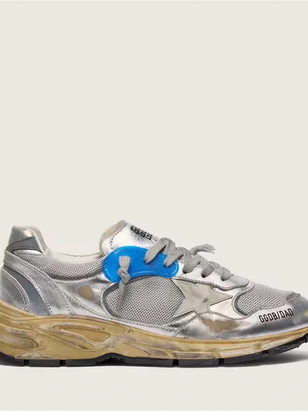 Dad sneaker in silver laminated